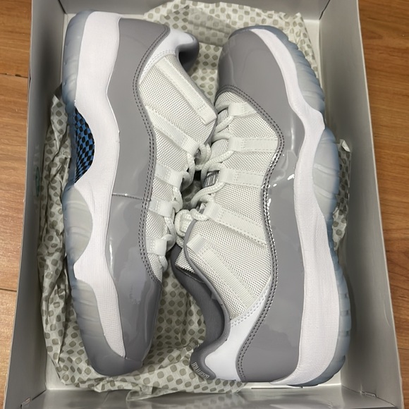 Nike Air Jordan 11 retro cool grey size 9.5 brand new